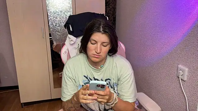 Katrin  kiss online show from June 18, 2026, 8:03 pm