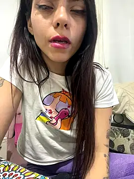 Snapshot of melisabunnny chatting on November 22, 2025, 2:32 am melisabunnny online show from November 22, 2025, 2:32 am