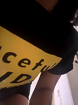 Snapshot of melisabunnny chatting on November 4, 2025, 11:47 am melisabunnny online show from November 4, 2025, 11:47 am