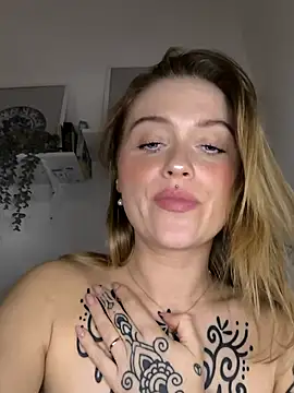 Snapshot of Goldloeckchen159 chatting on October 17, 2025, 4:53 pm Goldloeckchen159 online show from October 17, 2025, 4:53 pm