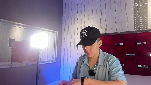 Snapshot of Brat_ chatting on October 23, 2025, 9:13 pm Brat online show from October 23, 2025, 9:13 pm