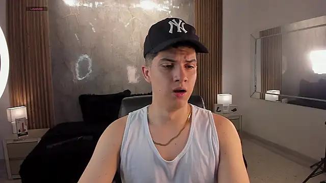 Snapshot of Brat_ chatting on November 22, 2025, 9:13 pm Brat online show from November 22, 2025, 9:13 pm