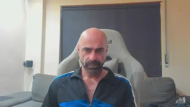 Snapshot of Bicopflirt chatting on November 27, 2025, 4:29 pm Bicopflirt online show from November 27, 2025, 4:29 pm