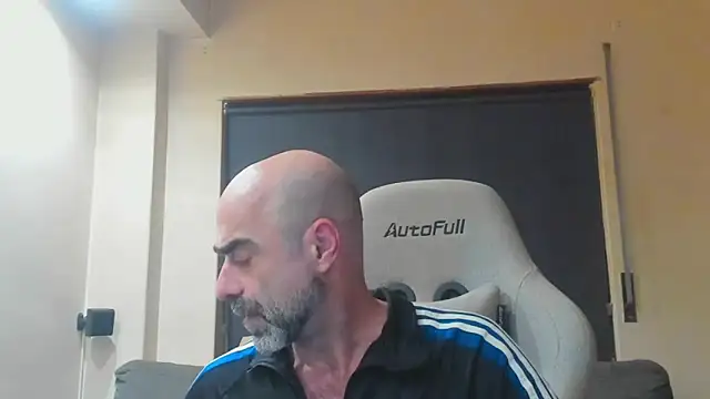 Snapshot of Bicopflirt chatting on February 18, 2026, 12:19 am Bicopflirt online show from February 18, 2026, 12:19 am