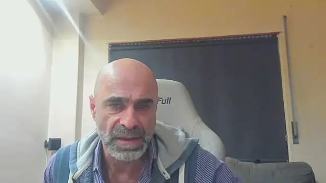 Snapshot of Bicopflirt chatting on March 20, 2026, 4:08 pm Bicopflirt online show from March 20, 2026, 4:08 pm