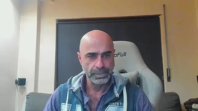 Snapshot of Bicopflirt chatting on March 6, 2026, 2:06 am Bicopflirt online show from March 6, 2026, 2:06 am