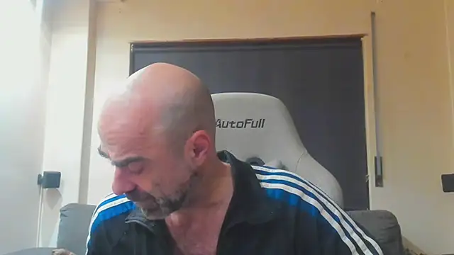 Snapshot of Bicopflirt chatting on November 10, 2025, 12:37 am Bicopflirt online show from November 10, 2025, 12:37 am