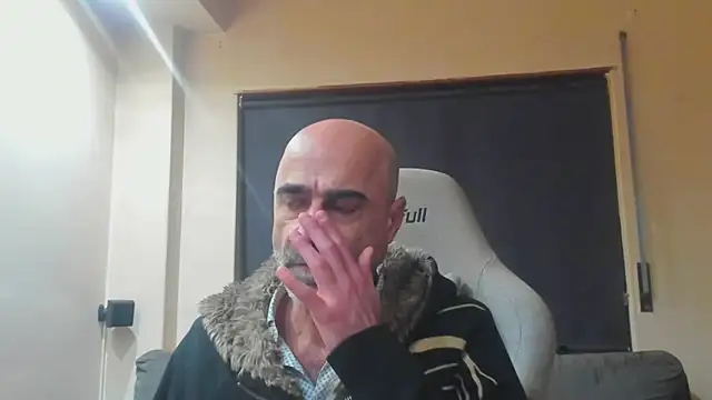 Snapshot of Bicopflirt chatting on March 20, 2026, 12:44 am Bicopflirt online show from March 20, 2026, 12:44 am