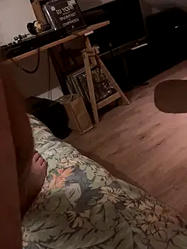 Snapshot of LivingLegend1978 chatting on October 7, 2025, 7:04 pm LivingLegend1978 online show from October 7, 2025, 7:04 pm