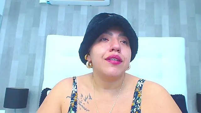 Snapshot of LeahMillerr chatting on February 20, 2026, 1:02 pm LeahMillerr online show from February 20, 2026, 1:02 pm