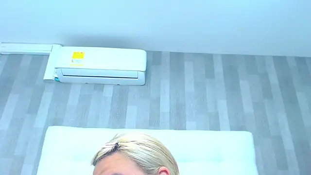 Snapshot of LeahMillerr chatting on March 18, 2026, 1:24 pm LeahMillerr online show from March 18, 2026, 1:24 pm