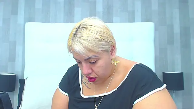 Snapshot of LeahMillerr chatting on March 5, 2026, 1:08 pm LeahMillerr online show from March 5, 2026, 1:08 pm