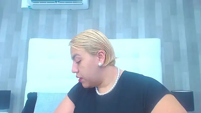 LeahMillerr online show from January 10, 2026, 12:44 pm