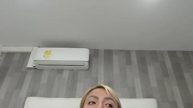 Snapshot of LeahMillerr chatting on February 10, 2026, 12:37 pm LeahMillerr online show from February 10, 2026, 12:37 pm