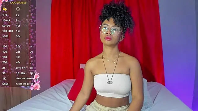 EmmaSmith06 online show from December 18, 2025, 5:06 pm