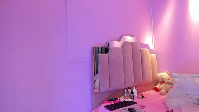 Snapshot of LoveQueen2 chatting on December 4, 2025, 12:04 pm LoveQueen2 online show from December 4, 2025, 12:04 pm