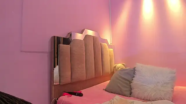 Snapshot of LoveQueen2 chatting on November 13, 2025, 12:09 pm LoveQueen2 online show from November 13, 2025, 12:09 pm