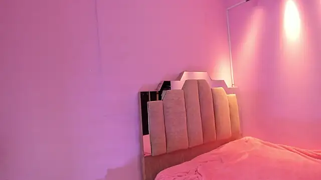 Snapshot of LoveQueen2 chatting on October 8, 2025, 11:45 am LoveQueen2 online show from October 8, 2025, 11:45 am