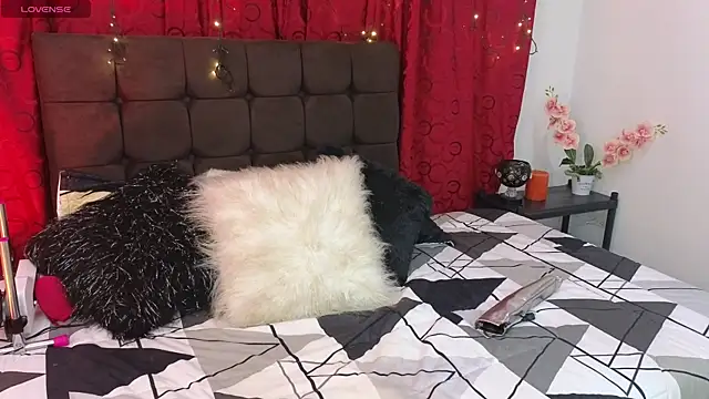 Snapshot of Majuu__ chatting on October 7, 2025, 11:44 am Majuu online show from October 7, 2025, 11:44 am