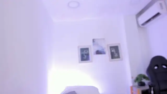 emelie 89 online show from October 8, 2025, 12:28 pm