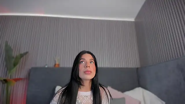 emelie 89 online show from June 14, 2026, 1:01 pm