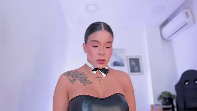 emelie 89 online show from October 23, 2025, 12:48 pm