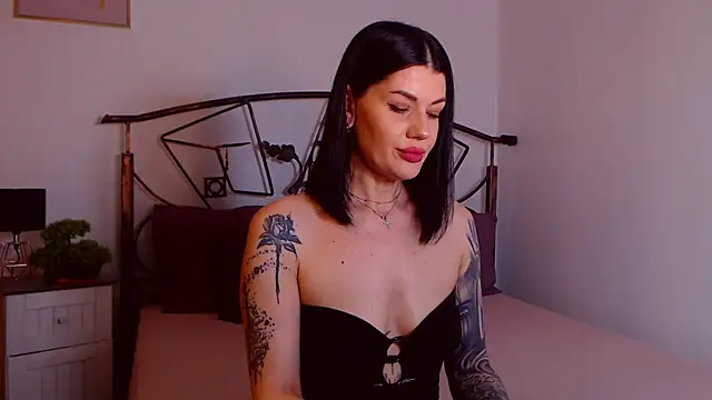 YvonneEverlee online show from January 7, 2026, 8:47 pm