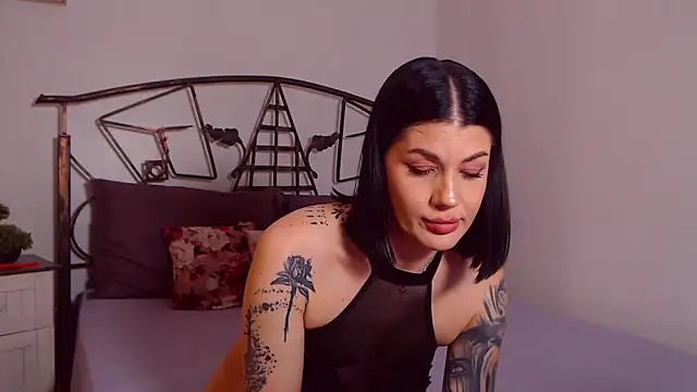 YvonneEverlee online show from May 4, 2026, 7:28 pm
