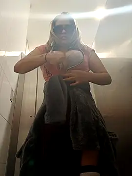 Afroditecash online show from October 22, 2025, 6:18 pm