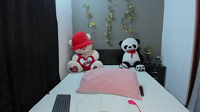 Snapshot of lunaa_mayerr chatting on March 21, 2025, 11:12 am lunaa mayerr online show from March 21, 2025, 11:12 am