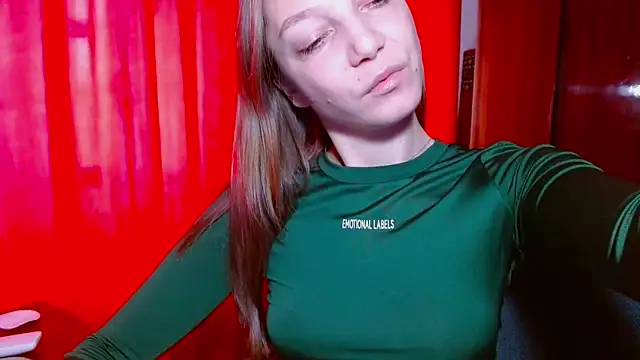 EmillyPlay online show from December 22, 2025, 9:31 am