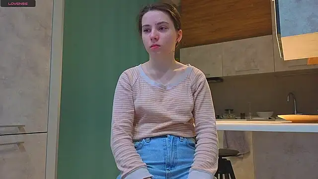 DonnaBurkee online show from December 15, 2025, 4:07 am