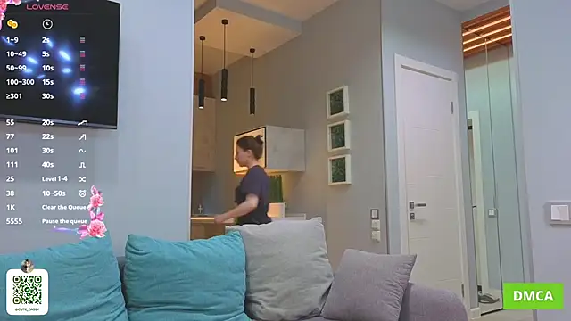 DonnaBurkee online show from October 30, 2025, 5:06 am