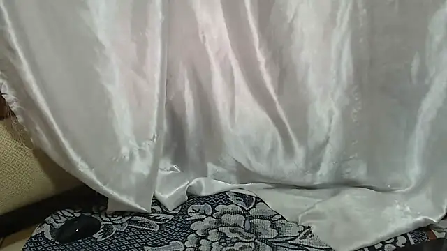 Snapshot of Burberrry_ chatting on February 15, 2026, 5:12 pm Burberrry online show from February 15, 2026, 5:12 pm