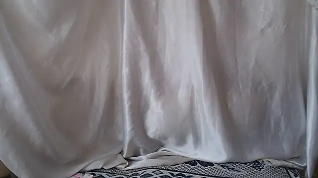 Snapshot of Burberrry_ chatting on October 17, 2025, 12:51 pm Burberrry online show from October 17, 2025, 12:51 pm