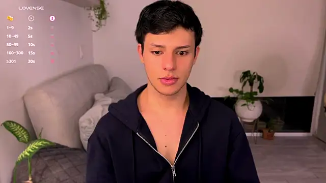 Snapshot of Alexxblue chatting on October 8, 2025, 2:35 am Alexxblue online show from October 8, 2025, 2:35 am