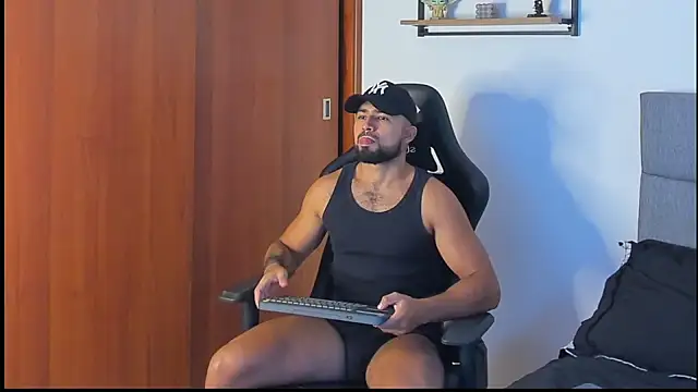 ethaanjones online show from October 2, 2025, 7:39 pm