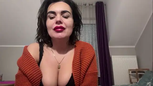 Snapshot of DESIREjenny chatting on December 4, 2025, 8:35 am DESIREjenny online show from December 4, 2025, 8:35 am