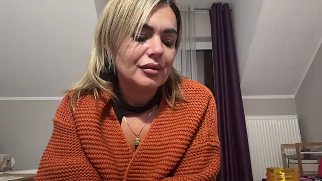 Snapshot of DESIREjenny chatting on October 2, 2025, 2:42 pm DESIREjenny online show from October 2, 2025, 2:42 pm