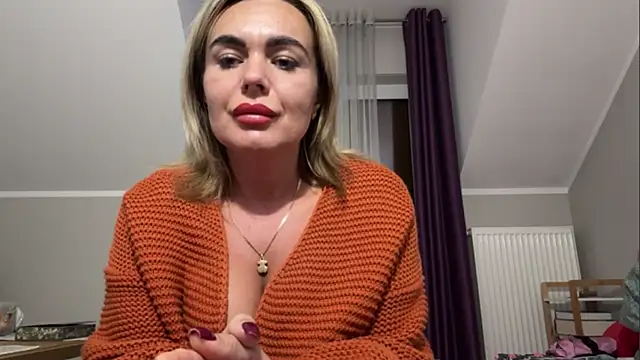 Snapshot of DESIREjenny chatting on October 1, 2025, 2:10 pm DESIREjenny online show from October 1, 2025, 2:10 pm