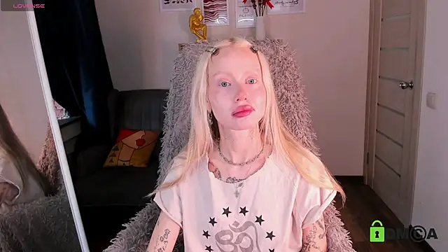 Snapshot of MalenaErnman chatting on May 26, 2026, 10:24 am MalenaErnman online show from May 26, 2026, 10:24 am
