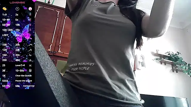 Snapshot of ElizaSwon chatting on June 18, 2026, 2:33 pm ElizaSwon online show from June 18, 2026, 2:33 pm