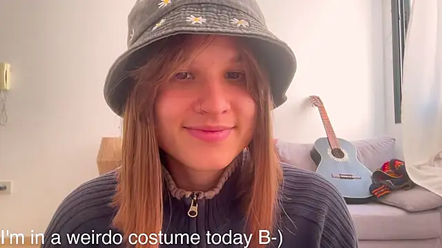 Snapshot of Your_Hand_In_mine chatting on October 31, 2025, 4:58 pm Your Hand In mine online show from October 31, 2025, 4:58 pm