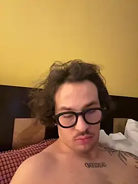 Snapshot of hardmecl chatting on January 16, 2026, 11:31 pm hardmecl online show from January 16, 2026, 11:31 pm