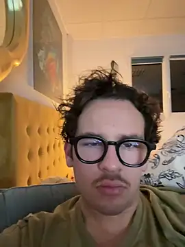 Snapshot of hardmecl chatting on March 7, 2025, 9:17 pm hardmecl online show from March 7, 2025, 9:17 pm