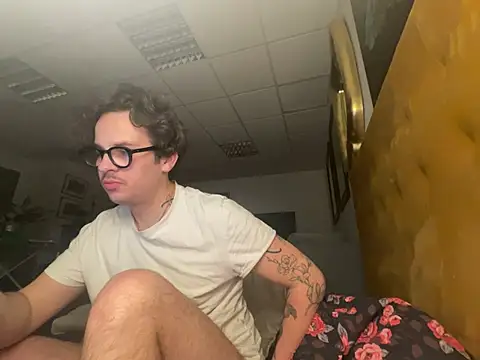 Snapshot of hardmecl chatting on March 14, 2025, 10:49 pm hardmecl online show from March 14, 2025, 10:49 pm