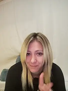 Snapshot of SallyCumLaude chatting on February 16, 2025, 7:15 am SallyCumLaude online show from February 16, 2025, 7:15 am