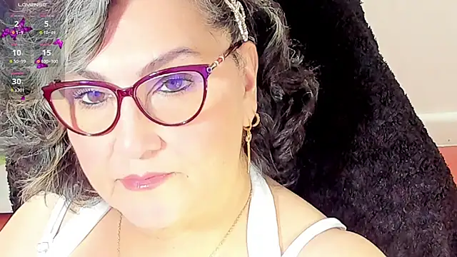 cataleya mom online show from November 26, 2025, 4:01 am