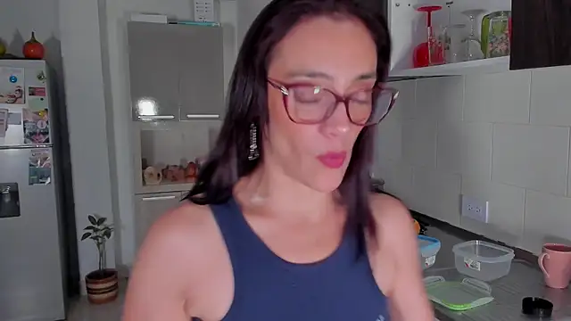 Jessica Herrera  online show from November 17, 2025, 10:47 pm