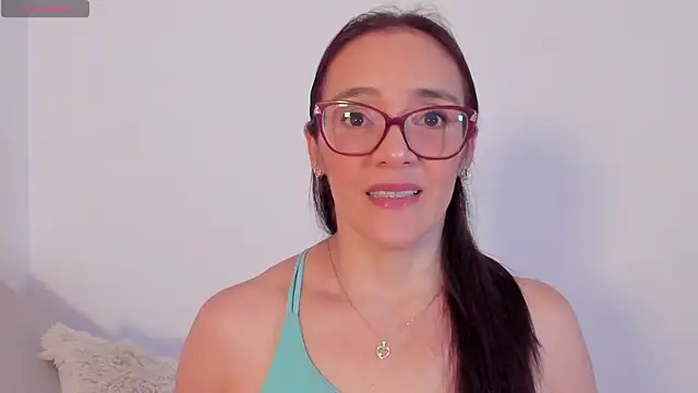 Jessica Herrera  online show from April 30, 2026, 9:08 pm
